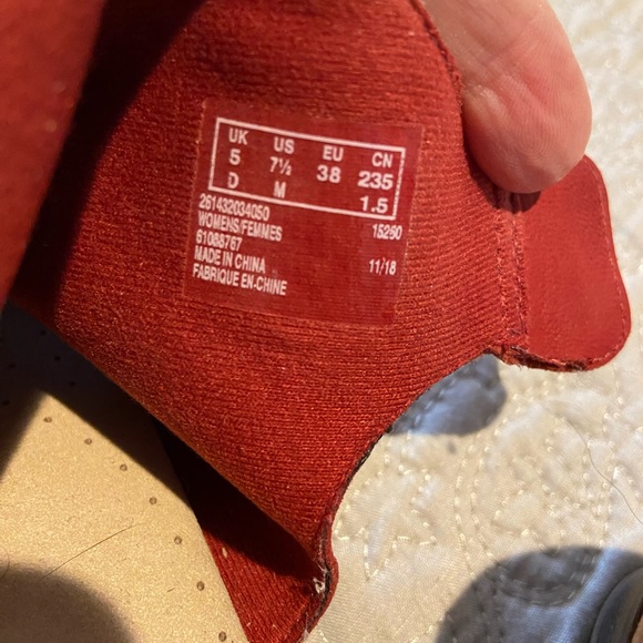 Clarks Deva Bell Suede Open Toe Heeled Sandals in EUC - Picture 7 of 8